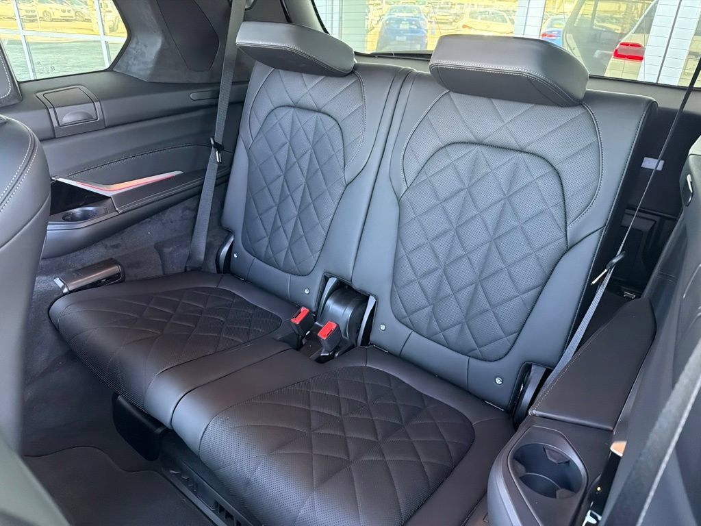 Used 2027 BMW X7 xDrive40i w/ M Sport Package AWD/4WD image 16