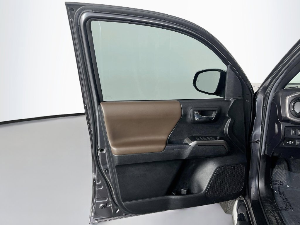 Used 2023 Toyota Tacoma Limited AWD/4WD image 28