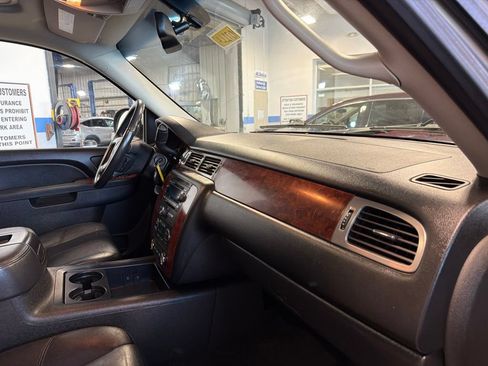 Used 2013 Chevrolet Suburban LT w/ Luxury Package AWD/4WD image 35
