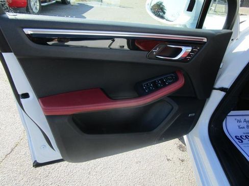 Used 2023 Porsche Macan AWD/4WD image 11