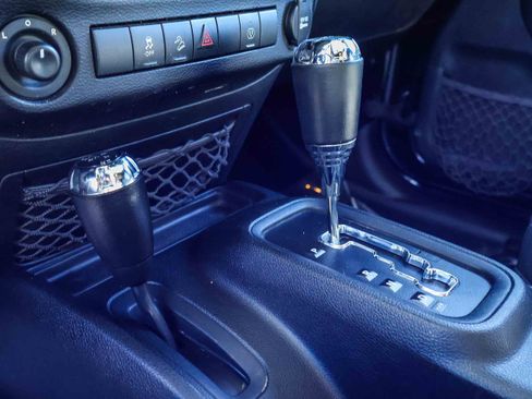 Used 2016 Jeep Wrangler Unlimited Sahara w/ Connectivity Group image 7