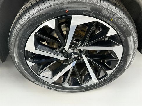 Used 2023 Mitsubishi Outlander SE image 11