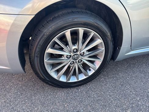 Used 2018 Toyota Avalon Limited w/ All Weather Liner Package image 8