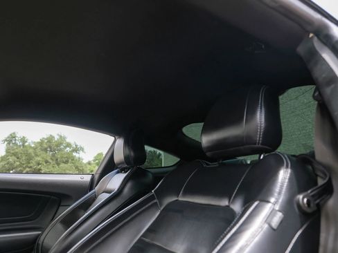 Used 2019 Ford Mustang GT Premium w/ Equipment Group 401A RWD image 29