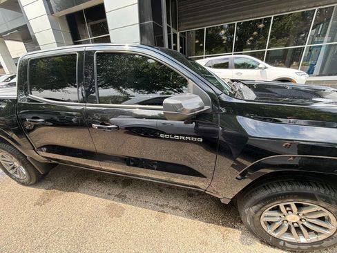 Used 2023 Chevrolet Colorado LT AWD/4WD image 9