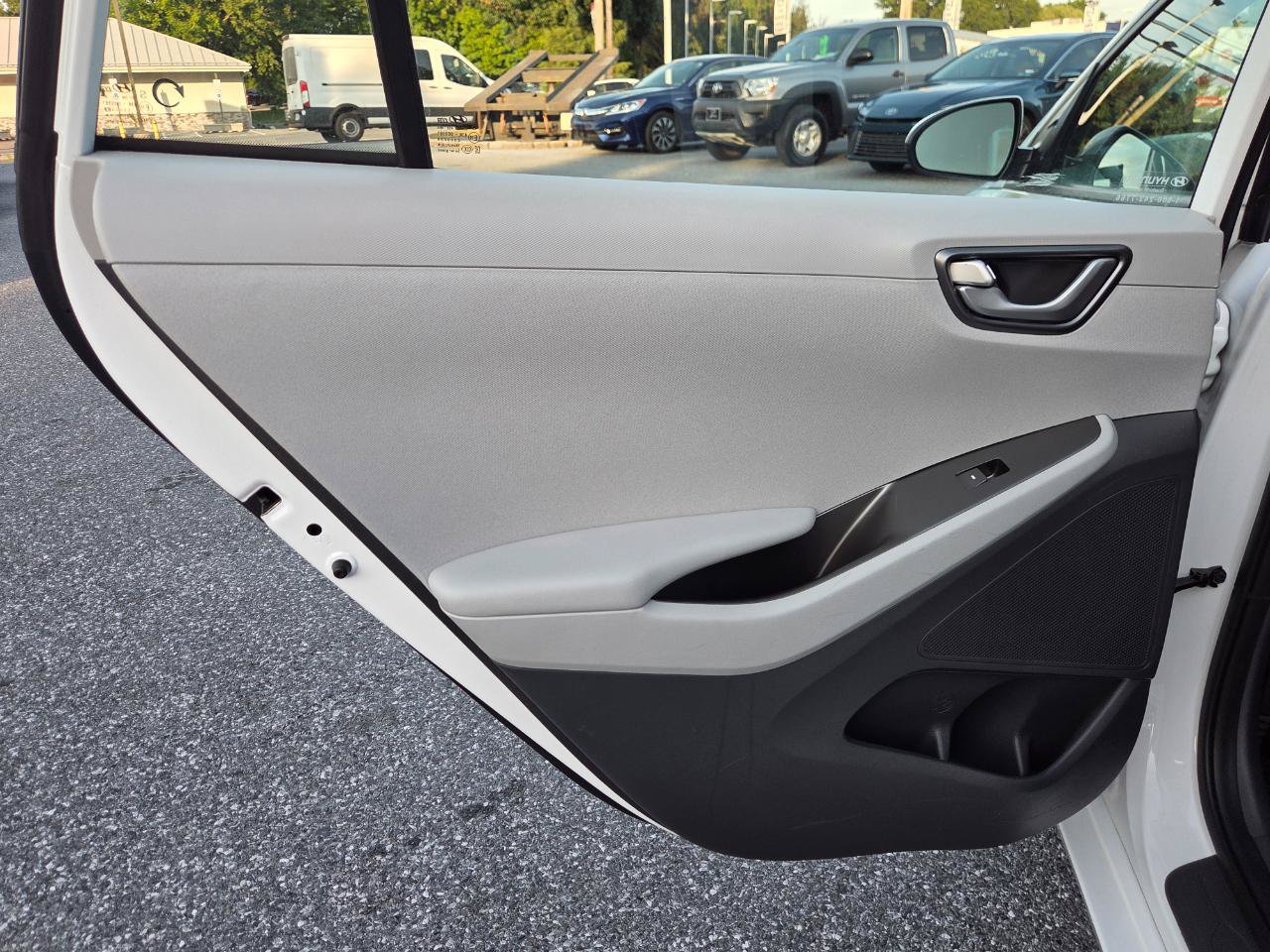Used 2020 Hyundai Ioniq Blue FWD image 19