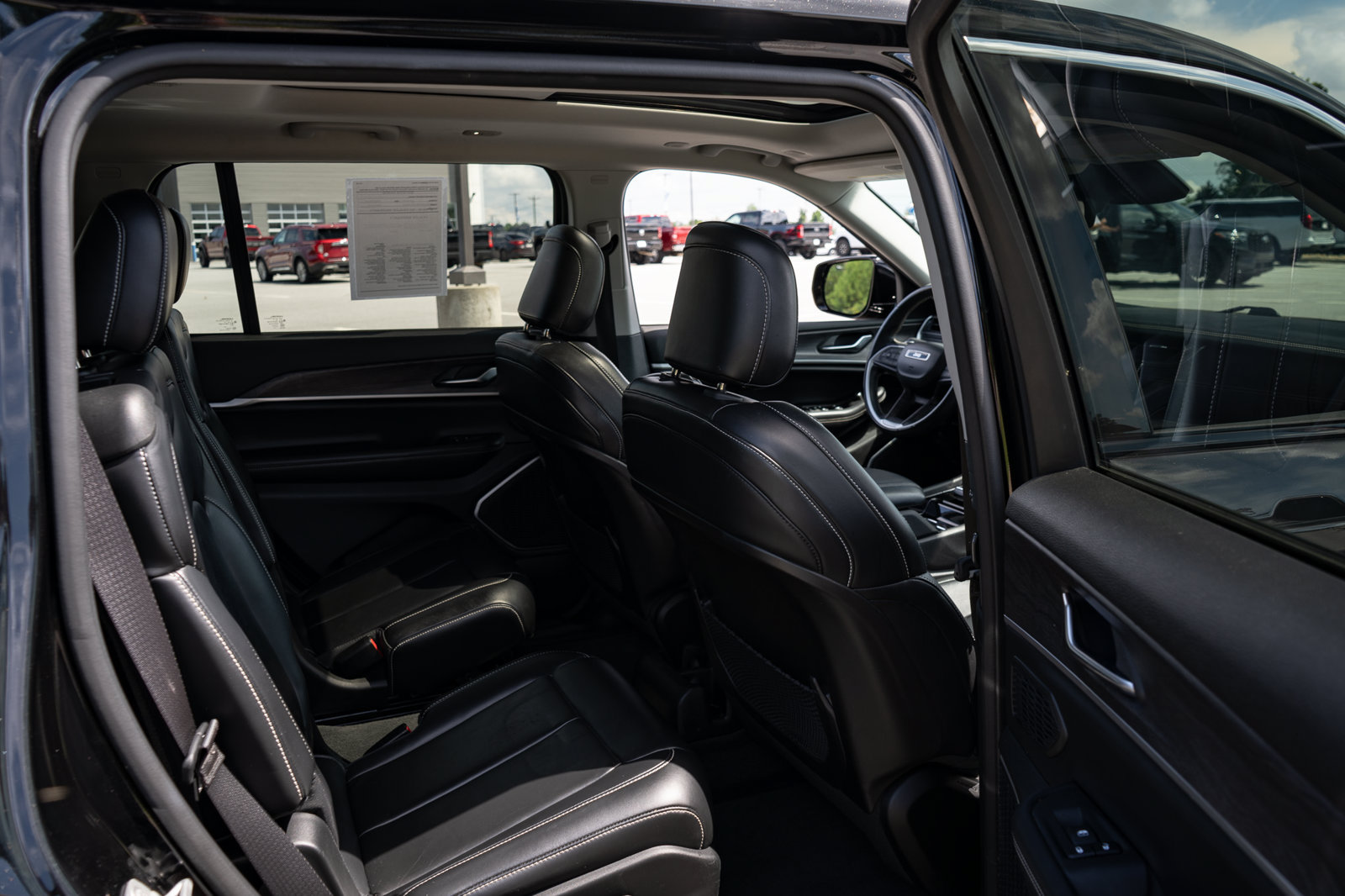 Used 2021 Jeep Grand Cherokee L Limited AWD/4WD image 22