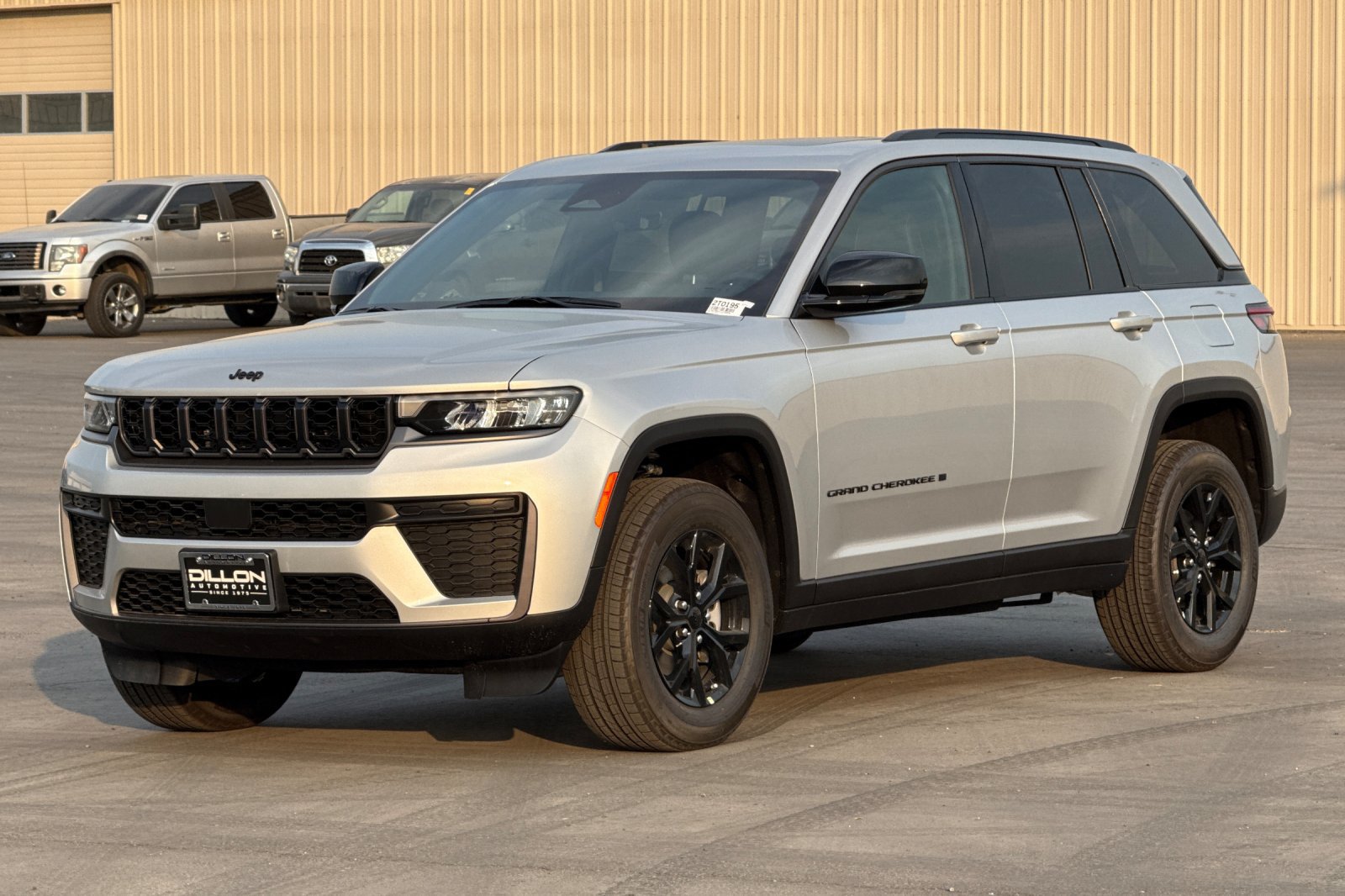 New 2026 Jeep Grand Cherokee Altitude AWD/4WD image 3