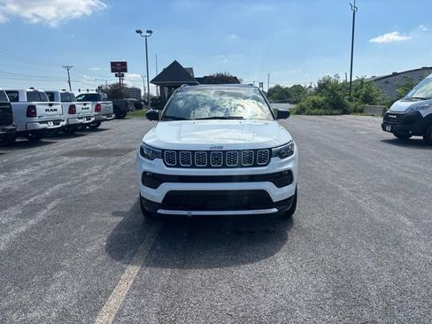 Used 2025 Jeep Compass Limited w/ Elite Group AWD/4WD image 3