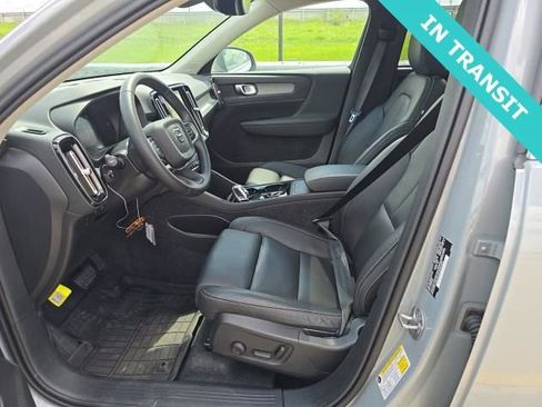 Used 2025 Volvo XC40 B5 Plus AWD/4WD image 2
