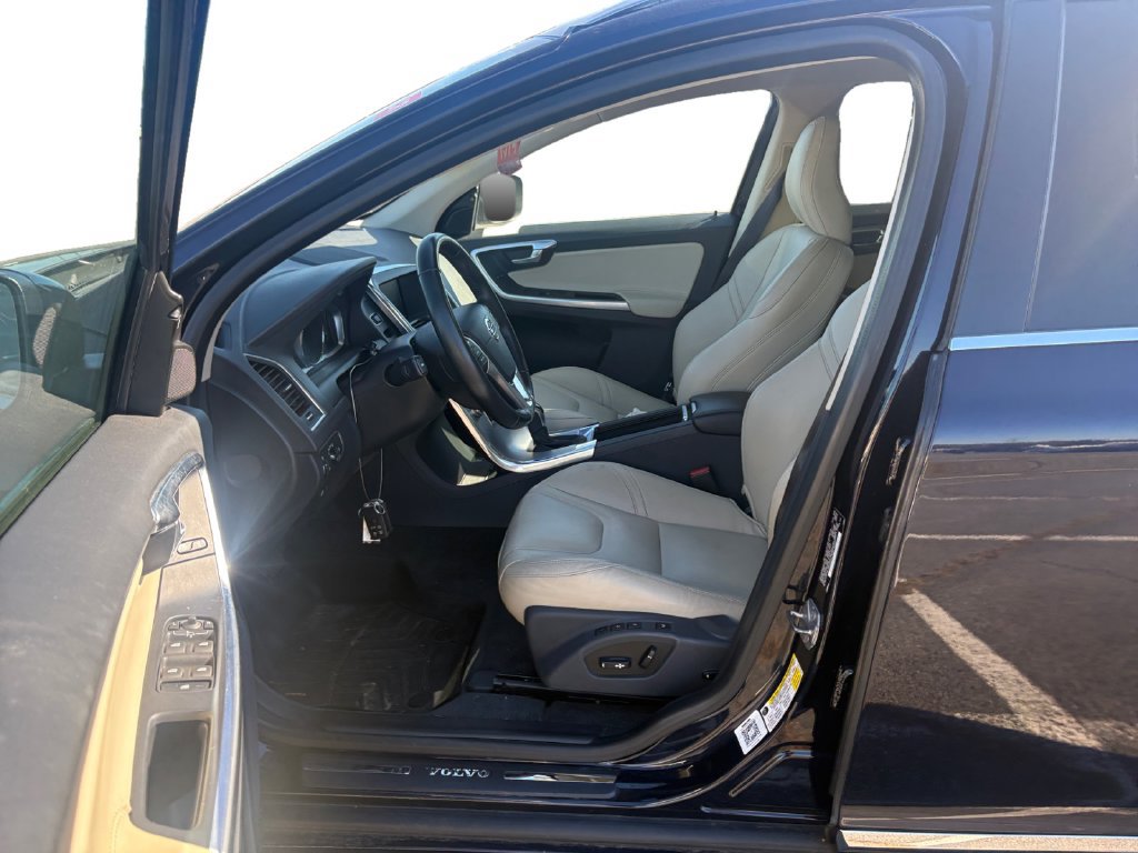 Used 2017 Volvo XC60 T6 Dynamic w/ Advanced Package AWD/4WD image 9