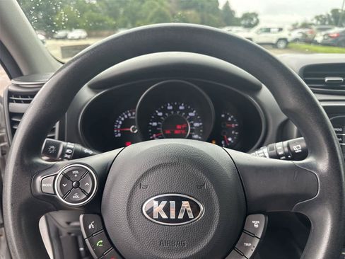 Used 2019 Kia Soul FWD image 16