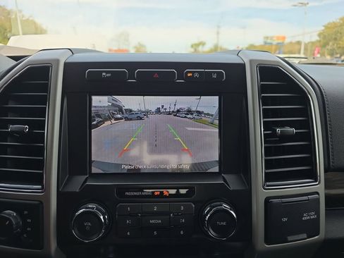 Used 2020 Ford F150 Lariat image 26