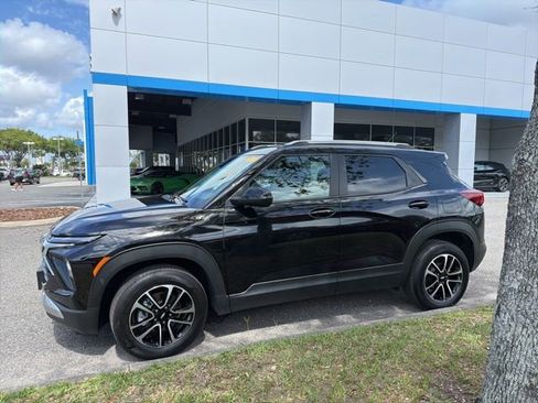 Certified 2025 Chevrolet TrailBlazer LT AWD/4WD image 3