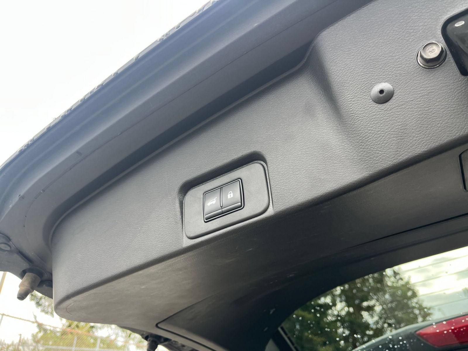 Used 2025 Nissan Rogue SV FWD image 22