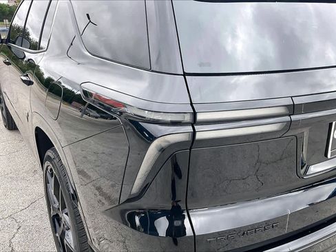 Used 2025 Chevrolet Traverse RS w/ LPO, Floor Liner Package FWD image 28