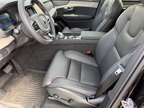 Certified 2025 Volvo XC90 T8 Ultra w/ Protection Package Premier image 25