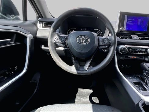Used 2024 Toyota RAV4 XLE FWD image 6