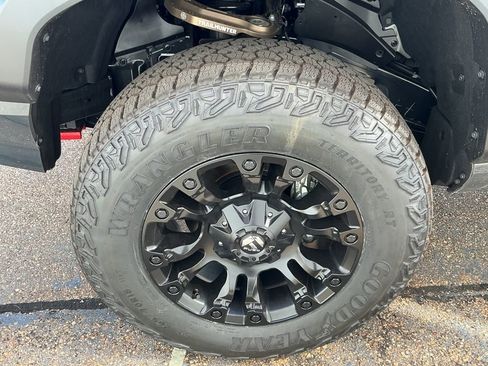 New 2025 Toyota Tacoma Trailhunter image 29