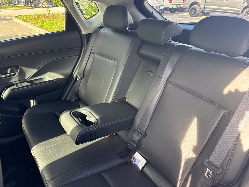 Used 2024 Hyundai Kona Limited FWD image 11