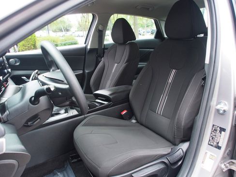 Used 2023 Hyundai Elantra SEL w/ Cargo Package FWD image 16