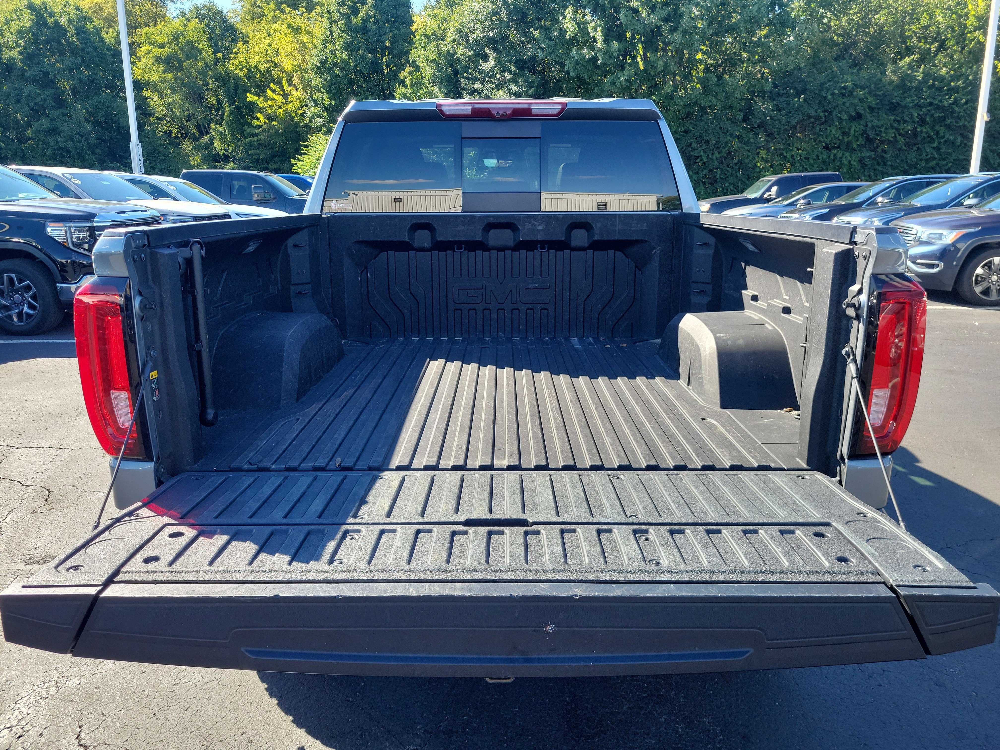 Used 2021 GMC Sierra 1500 AT4 w/ AT4 Premium Package AWD/4WD image 7