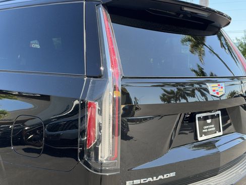 Certified 2024 Cadillac Escalade ESV Sport w/ Touring Package AWD/4WD image 9