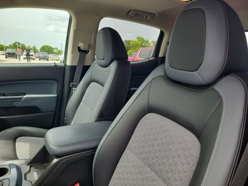 Used 2022 Chevrolet Colorado Z71 w/ LPO, Tonneau and Step Package RWD image 16