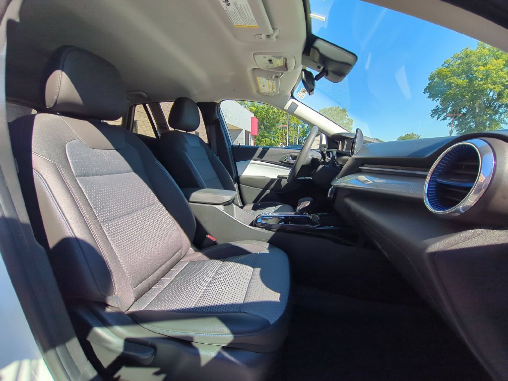 Used 2026 Chevrolet Trax LT FWD image 30