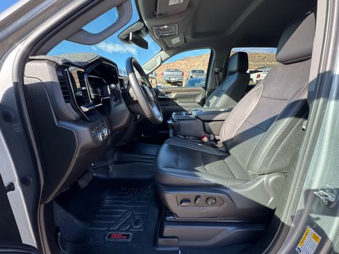 Used 2023 GMC Sierra 1500 SLT w/ X31 Off-Road Package image 9