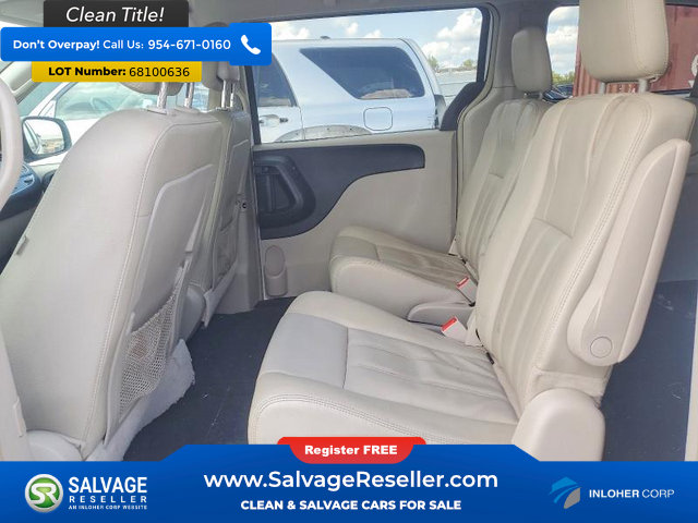 Used 2015 Chrysler Town & Country Touring FWD image 15