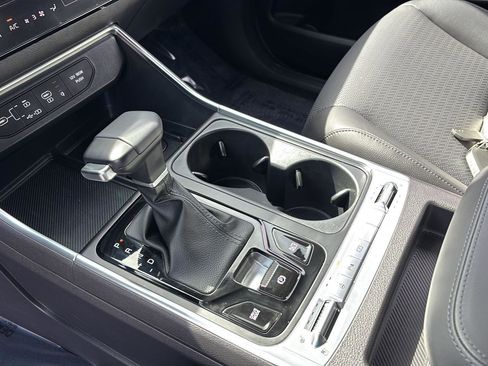 Used 2025 Kia Carnival SX Prestige image 32