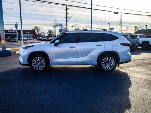 Used 2025 Toyota Highlander Platinum AWD/4WD image 4