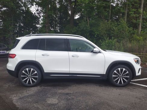 Certified 2023 Mercedes-Benz GLB 250 4MATIC w/ Premium Package image 8