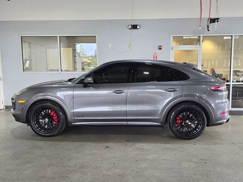 Used 2022 Porsche Cayenne GTS image 7