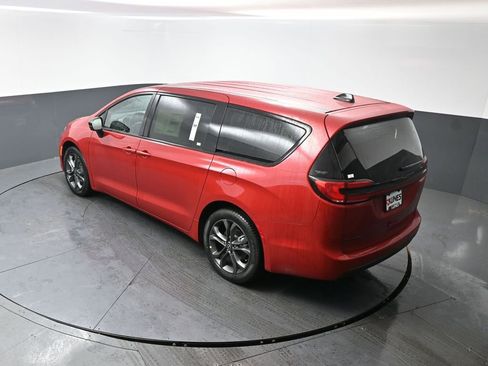 New 2026 Chrysler Pacifica Select image 34