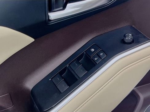 Used 2021 Toyota Highlander XLE image 17