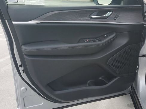 New 2025 Jeep Grand Cherokee Limited image 22