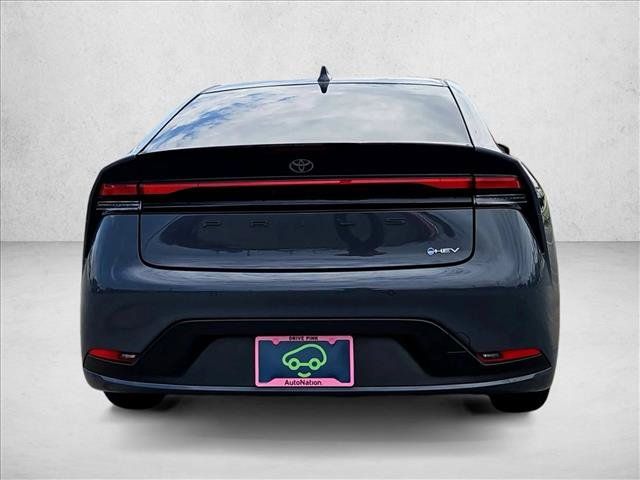 Used 2025 Toyota Prius LE FWD image 7
