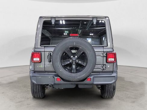 Used 2020 Jeep Wrangler Unlimited Sahara image 4