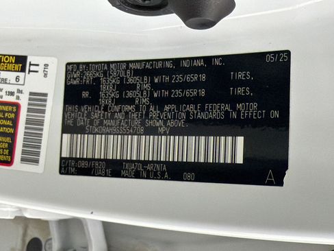Used 2025 Toyota Highlander LE FWD image 24
