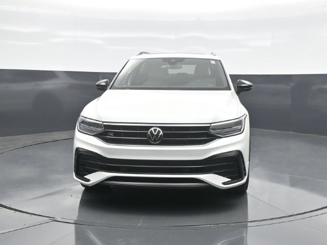 Used 2023 Volkswagen Tiguan SE R-Line FWD image 2