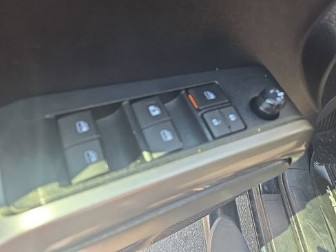 Used 2019 Toyota Tacoma SR5 AWD/4WD image 10