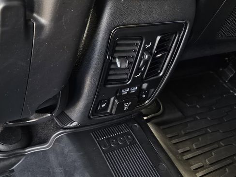 Used 2020 Jeep Grand Cherokee Summit image 17