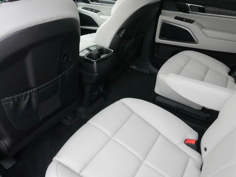 Used 2025 Kia Telluride EX w/ EX Captain's Chair Package image 34