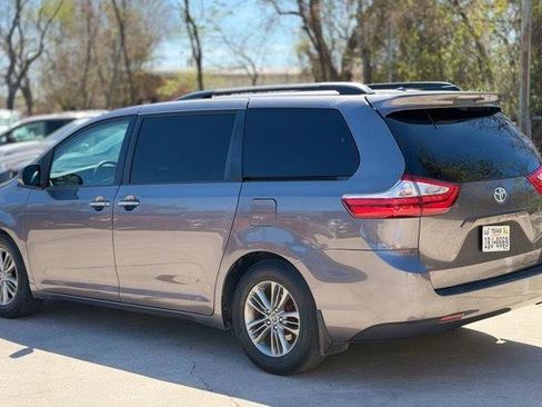 Used 2015 Toyota Sienna XLE image 6