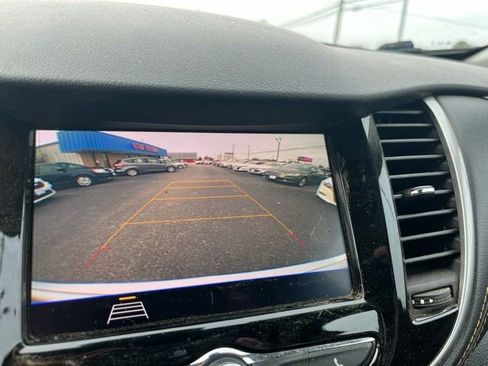 Used 2021 Chevrolet Trax LT image 2