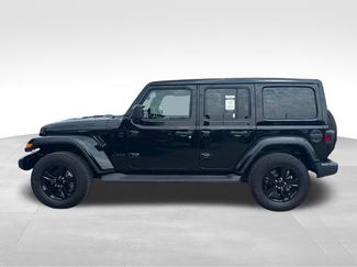 Used 2022 Jeep Wrangler Unlimited Sahara AWD/4WD video 2