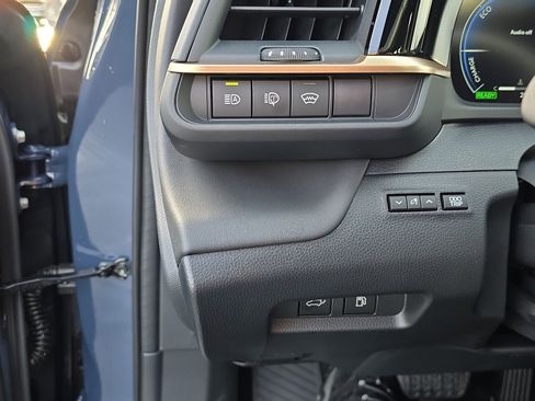 New 2025 Toyota Crown Signia image 27