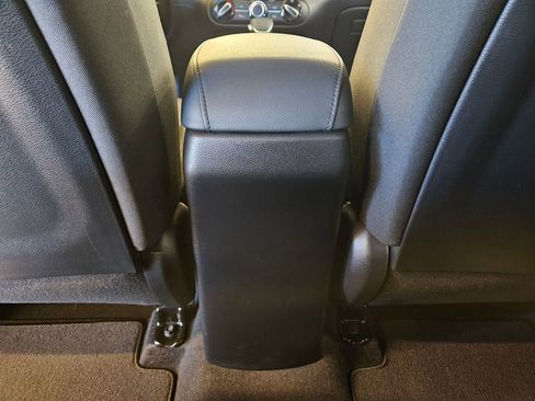 Used 2025 Kia Soul LX w/ LX Technology Package FWD image 22